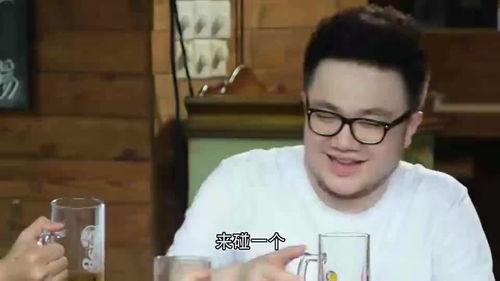 洒脱的吃瓜路人图片,揭秘娱乐圈幕后风云