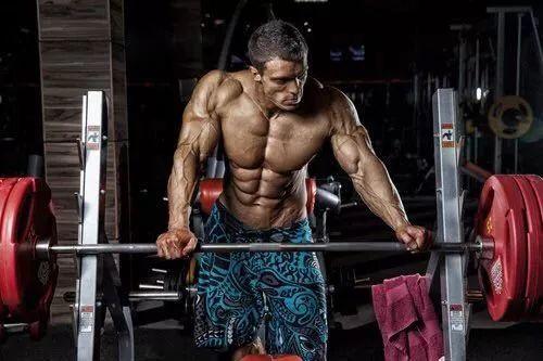 上海健身小哥吃瓜事件,一场吃瓜引发的健身圈热议